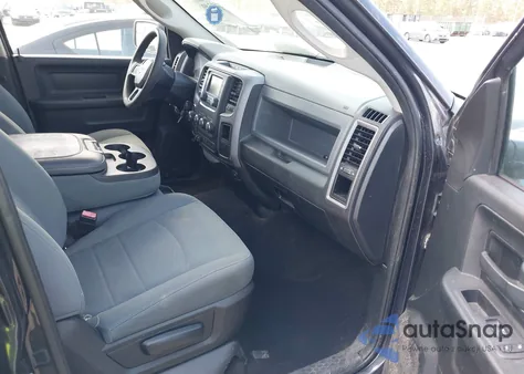 2018 Ram 1500 Express 4X2 5'7 Box из США, поврежденный, VIN 1C6RR6KT1JS296814